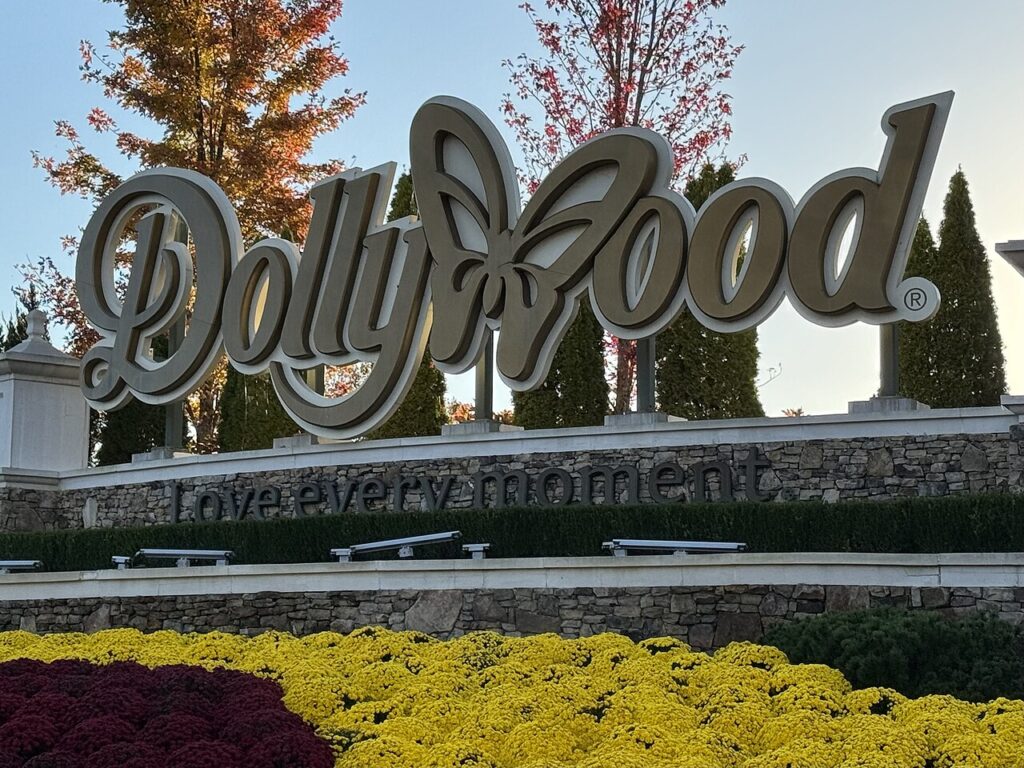 Dollywood sign in Pigeon Forge